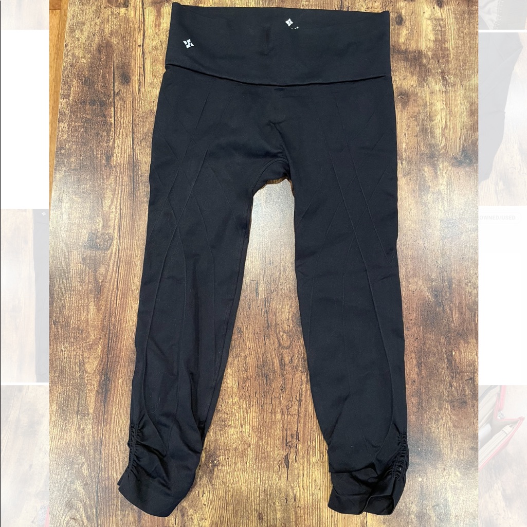 Never Worn- Nux Black Core Ruched Capri Leggings - S
